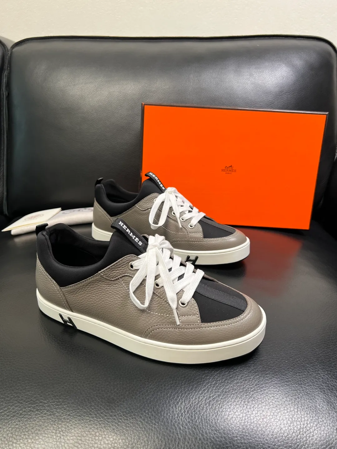Men's shoes 💰700 Hermes High-quality top crafts Hermes counters are selling simultaneously with original factory configuration, original cowhide fabric imported from Italy, high-quality splicing technology, fully imported water-dyed cowhide lining, soles: original soles specially provided by the original factory are super comfortable, original factory and single goods are welcome to compare, code number 38-44 (customized 45)
